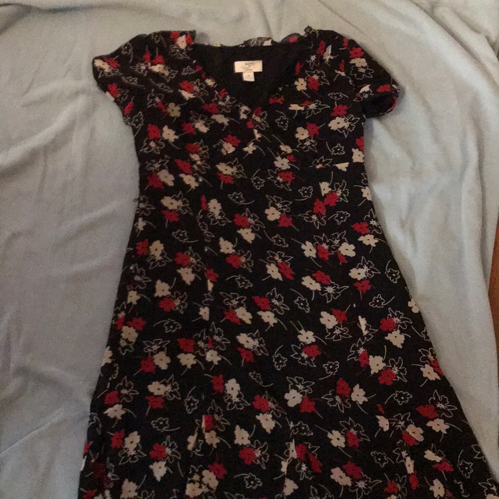 Dress/black/ red beige flowers